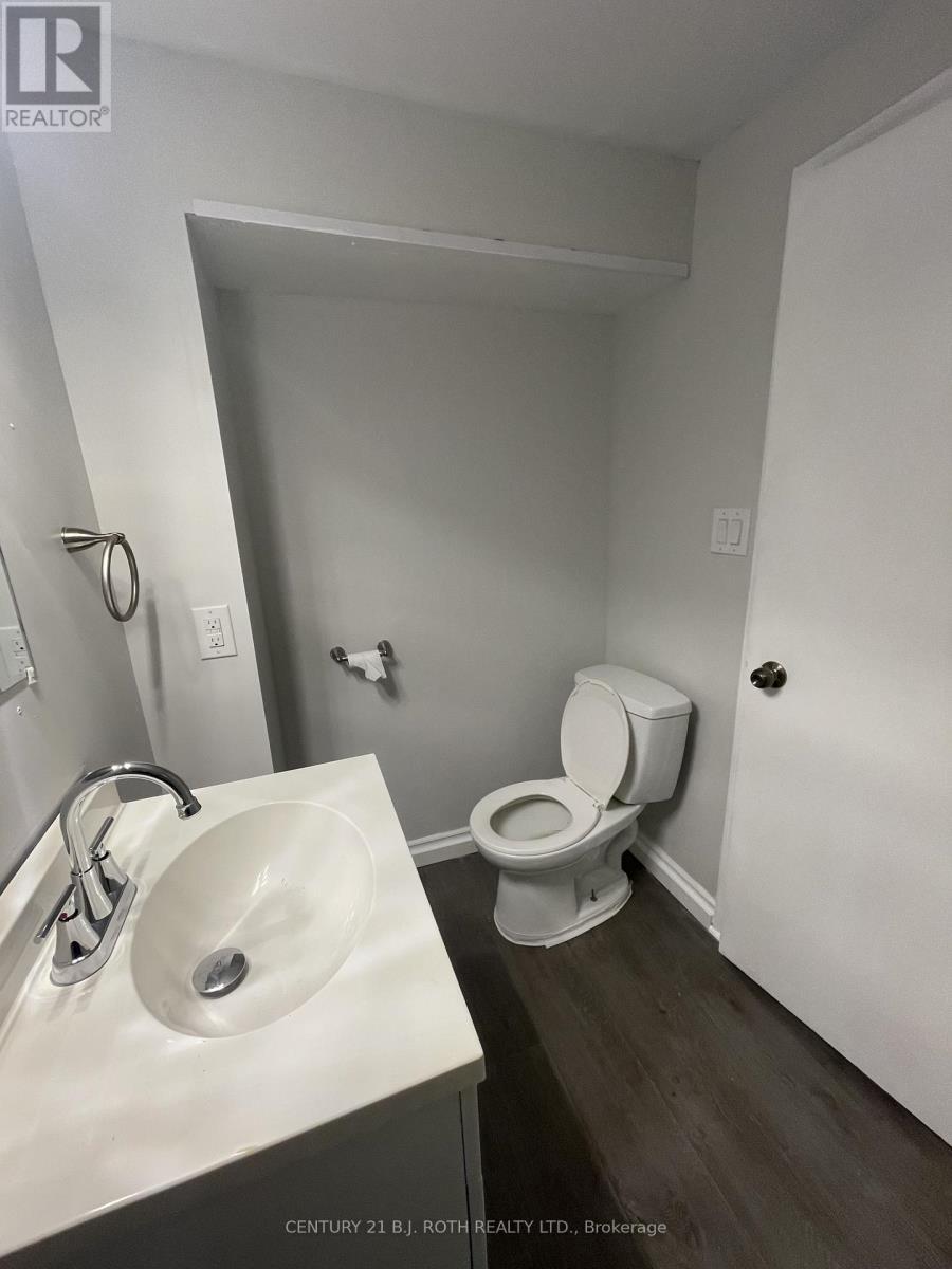8 Daphne Crescent, Barrie, ON - Indoor Photo Showing Bathroom
