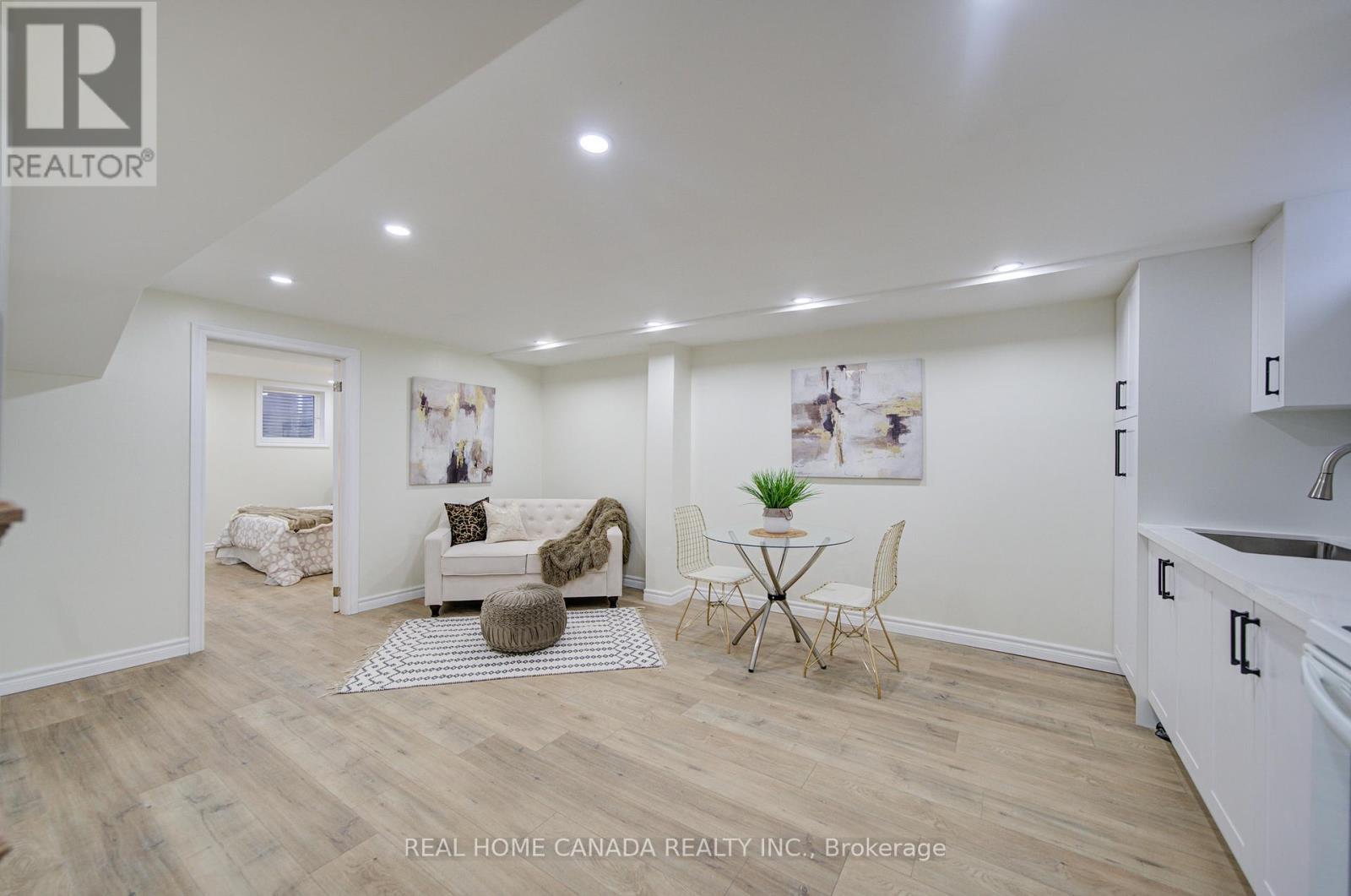 1088 Venus Crescent, Oshawa, ON - Indoor