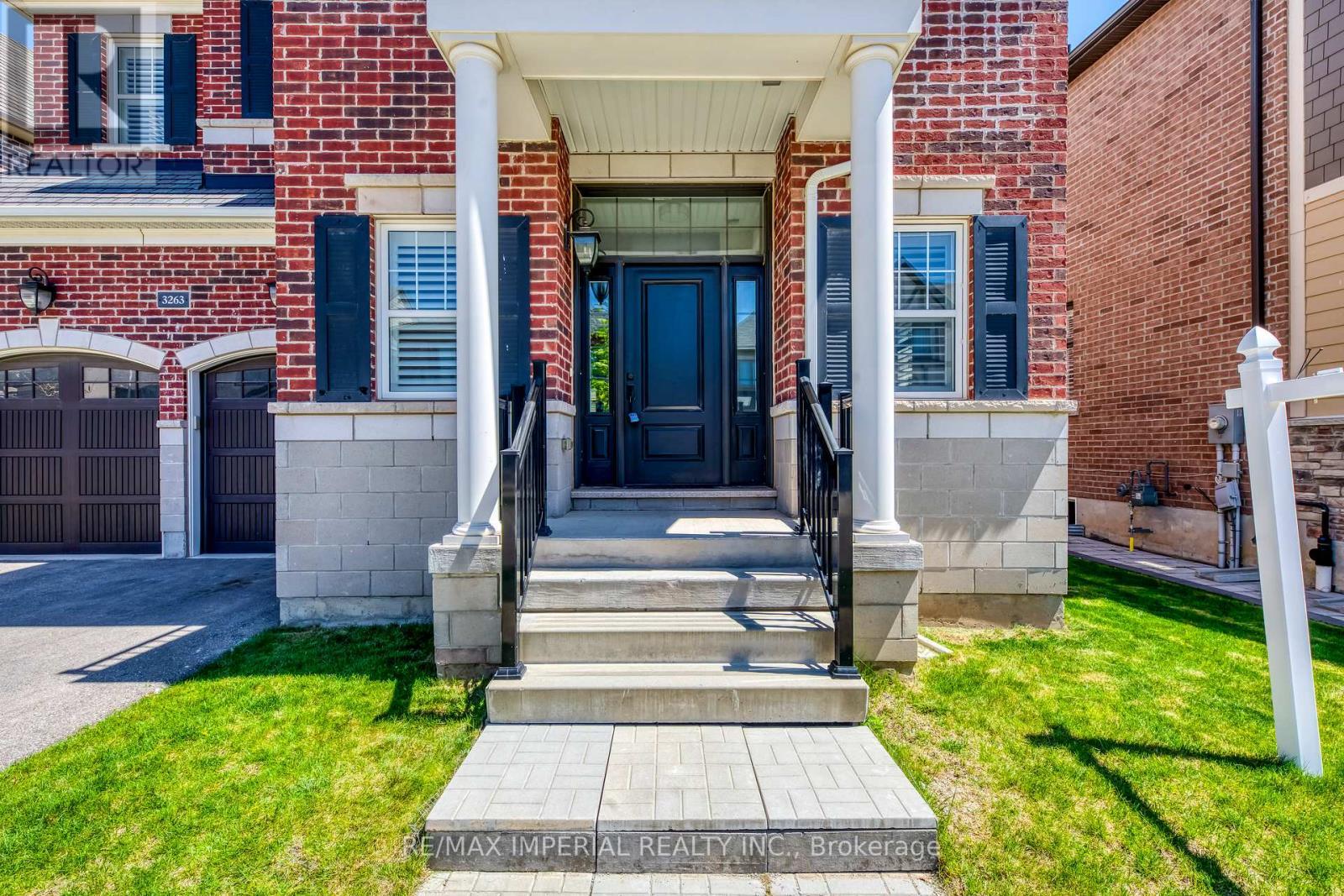 3263 Donald Mackay Street, Oakville, ON - Outdoor