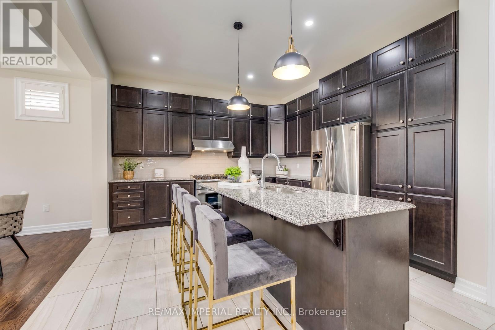 3263 Donald Mackay Street, Oakville, ON - Indoor Photo Showing Kitchen With Upgraded Kitchen