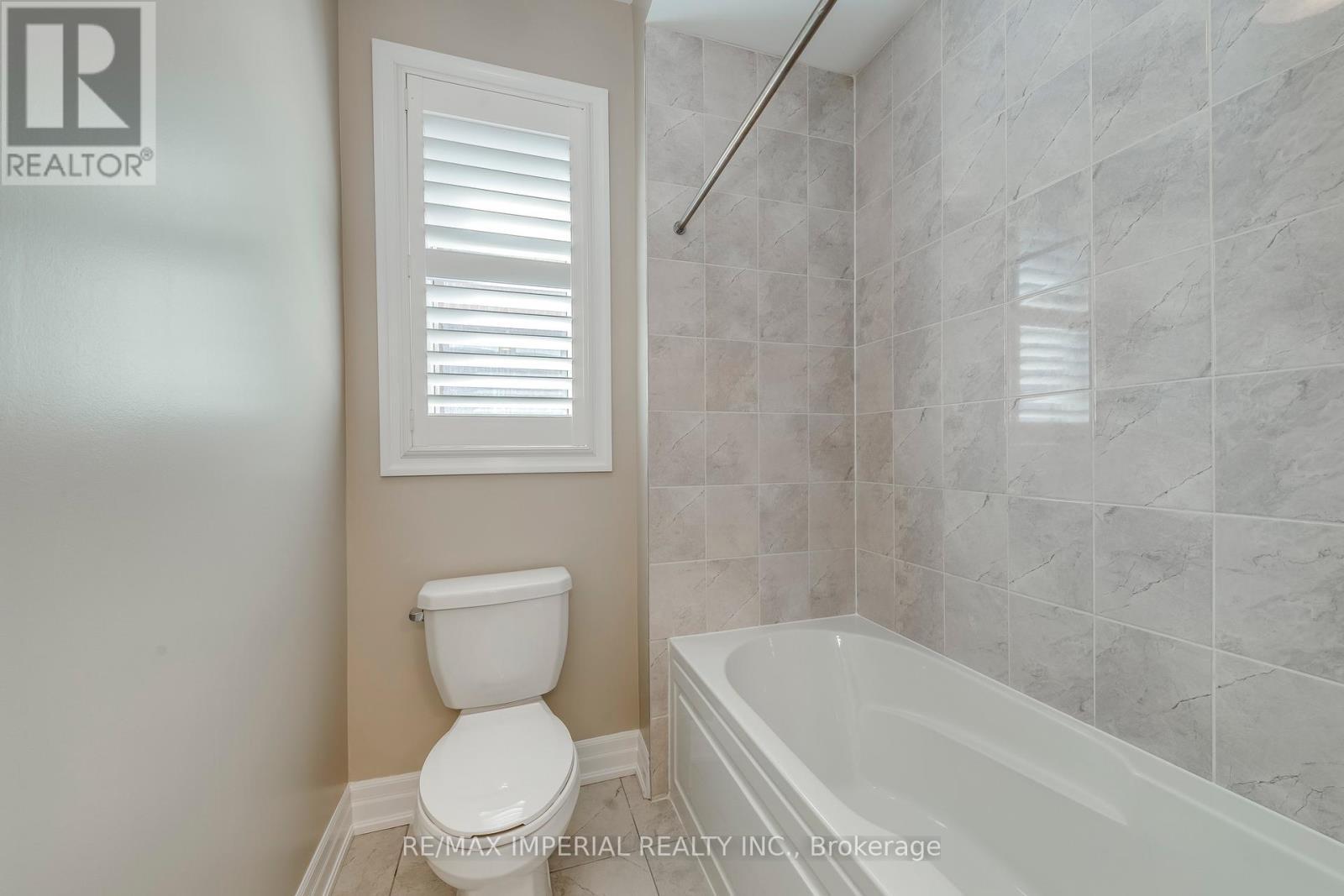 3263 Donald Mackay Street, Oakville, ON - Indoor Photo Showing Bathroom