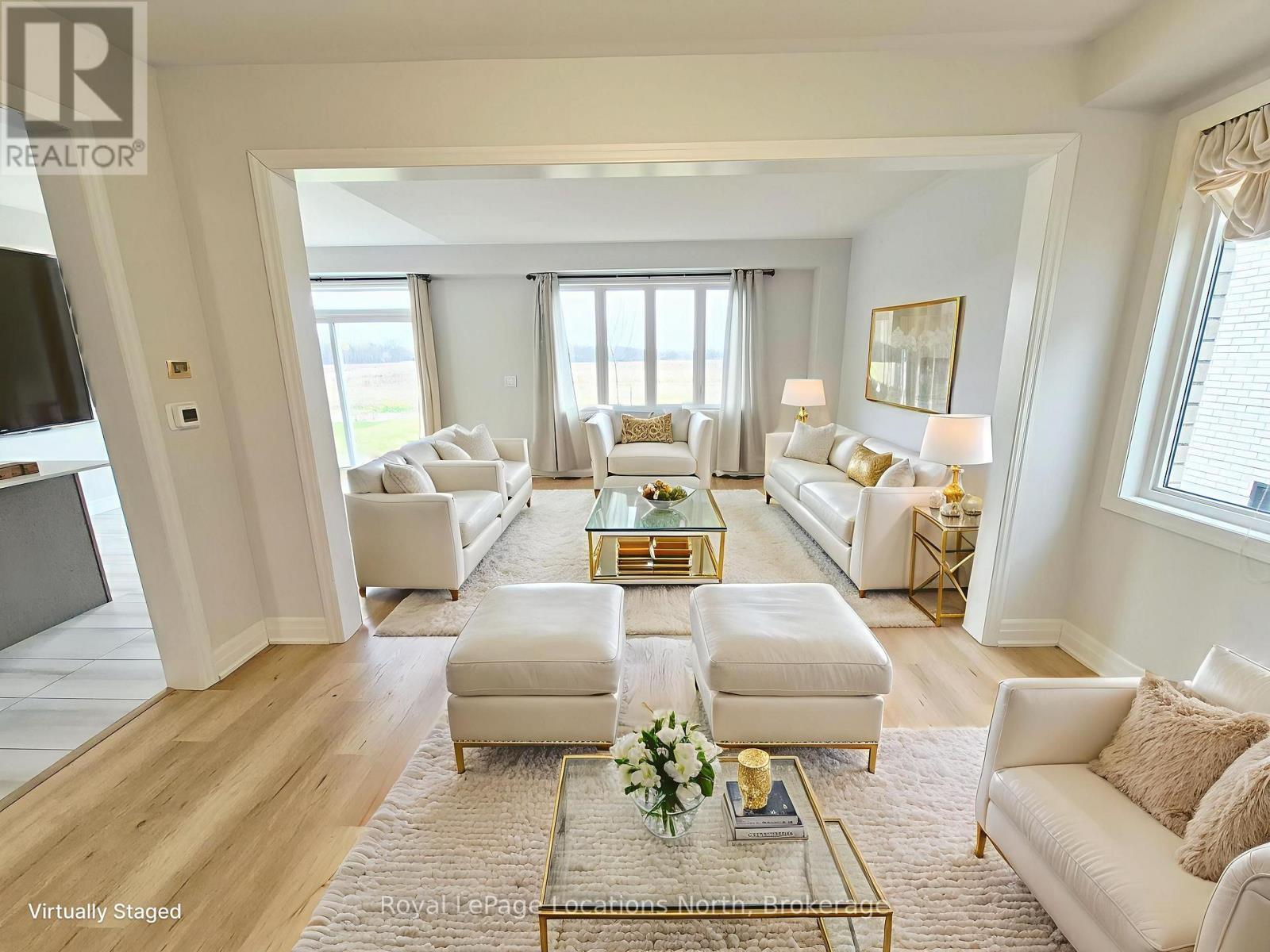 158 Union Boulevard, Wasaga Beach, ON - Indoor Photo Showing Living Room