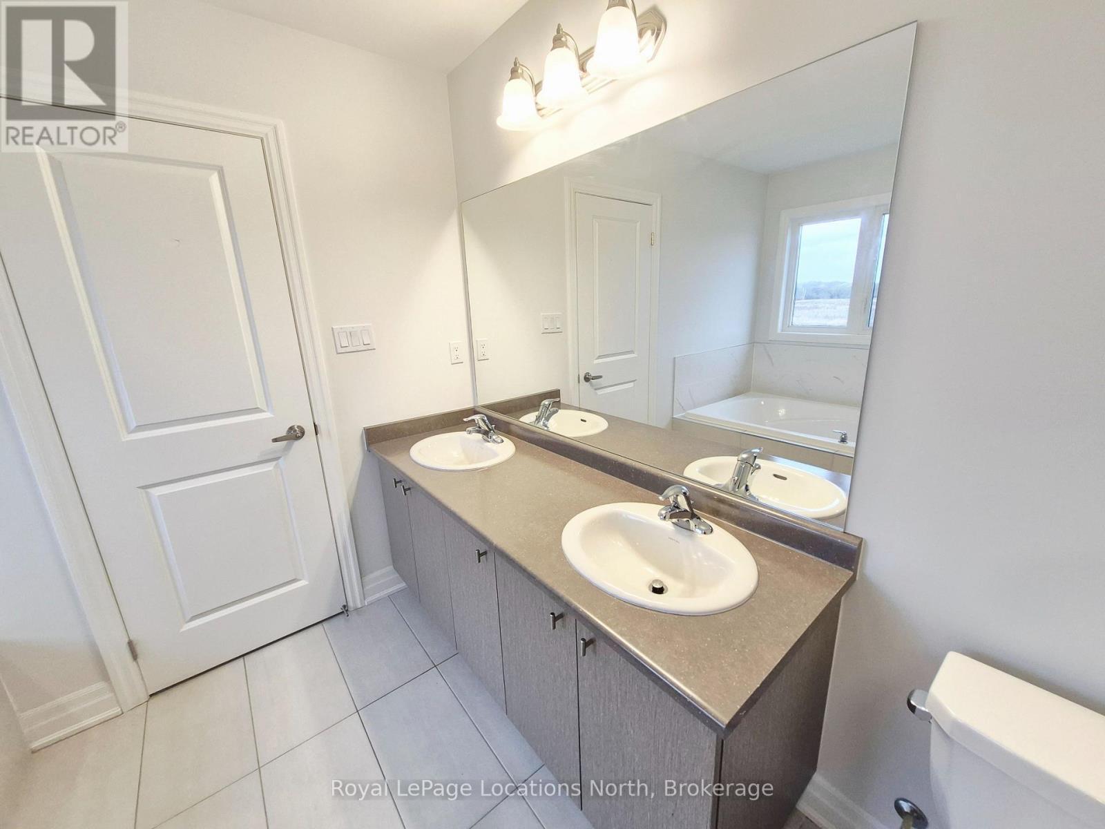Primary bathroom en-suite - 158 Union Boulevard, Wasaga Beach, ON - Indoor Photo Showing Bathroom