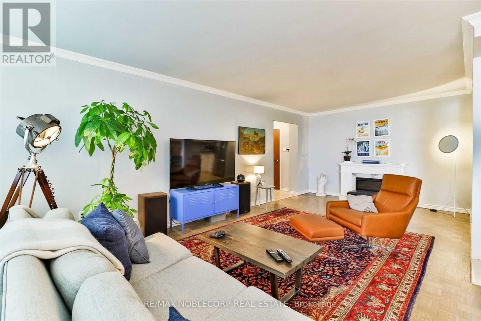 1201 - 360 Ridelle Avenue, Toronto, ON - Indoor Photo Showing Living Room
