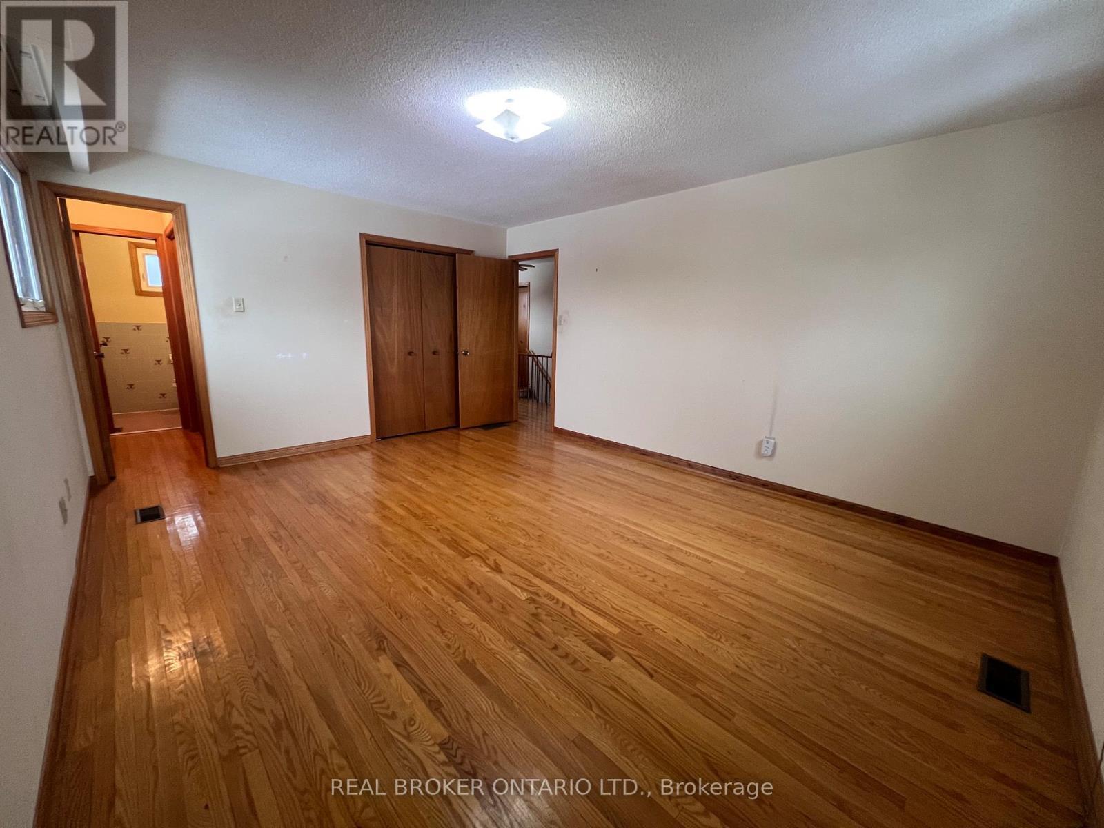 Primary Bedroom walk in closet - 41 Cleethorpes Boulevard, Toronto, ON - Indoor Photo Showing Other Room