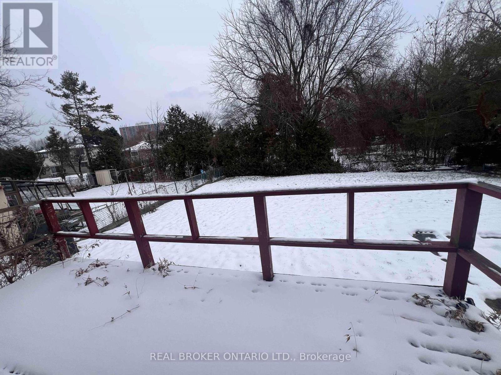 Backyard & Deck - 41 Cleethorpes Boulevard, Toronto, ON - Outdoor