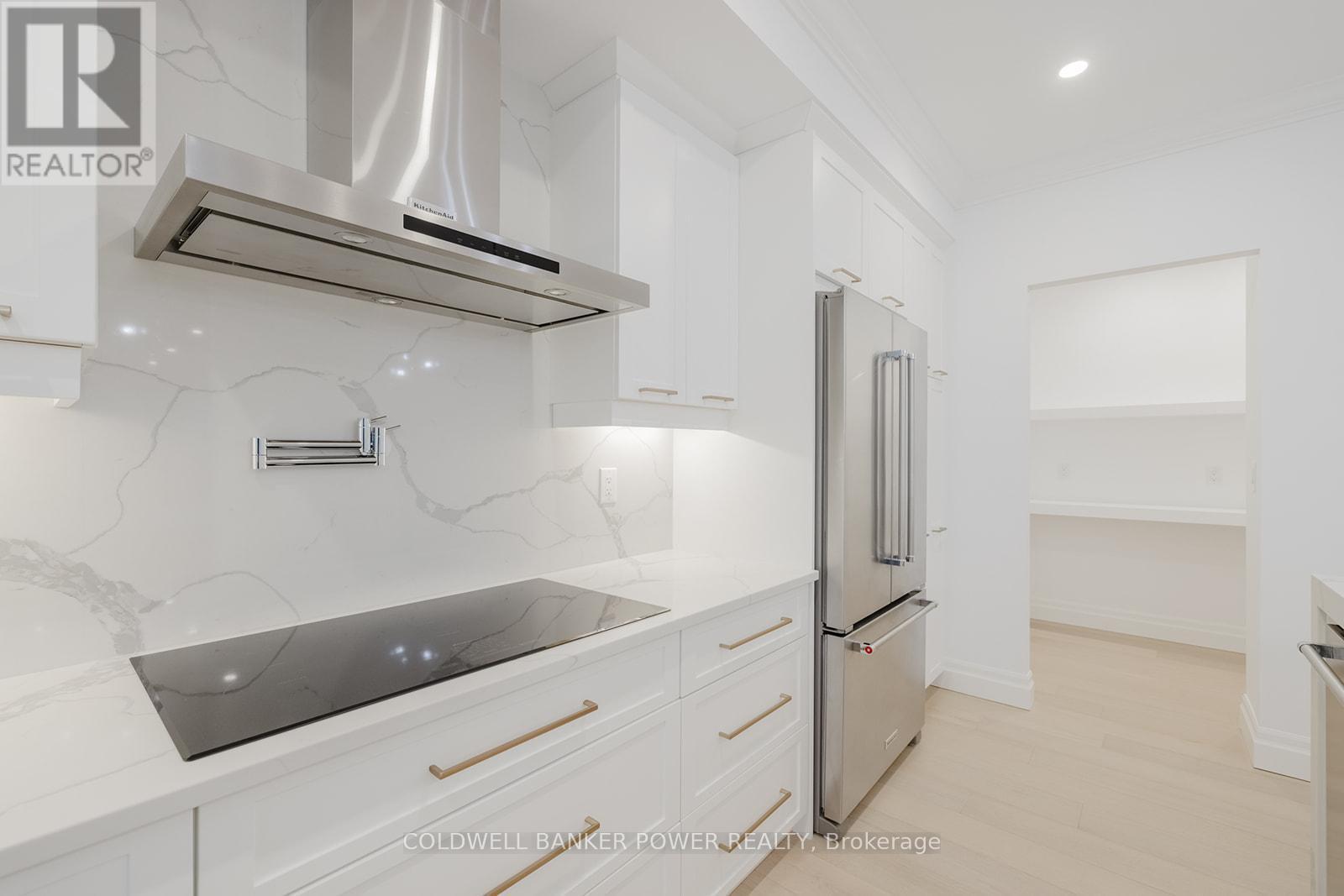 1103 - 260 Villagewalk Boulevard, London North (North R), ON - Indoor Photo Showing Kitchen With Upgraded Kitchen