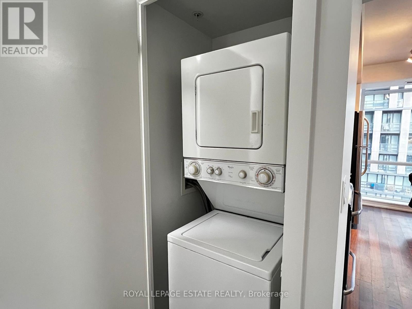 612 - 20 Joe Shuster Way, Toronto, ON - Indoor Photo Showing Laundry Room