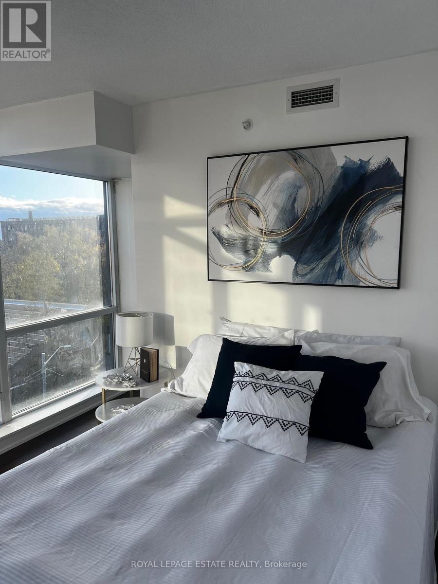 612 - 20 Joe Shuster Way, Toronto, ON - Indoor Photo Showing Bedroom