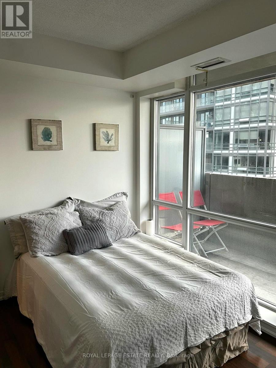 612 - 20 Joe Shuster Way, Toronto, ON - Indoor Photo Showing Bedroom