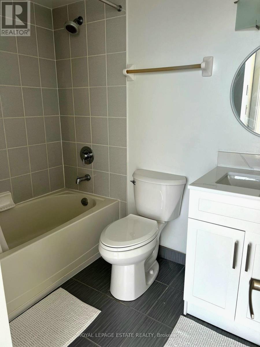 612 - 20 Joe Shuster Way, Toronto, ON - Indoor Photo Showing Bathroom