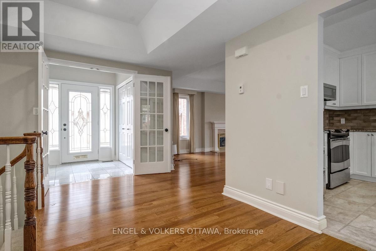 25 Bittern Court, Ottawa, ON - Indoor Photo Showing Kitchen