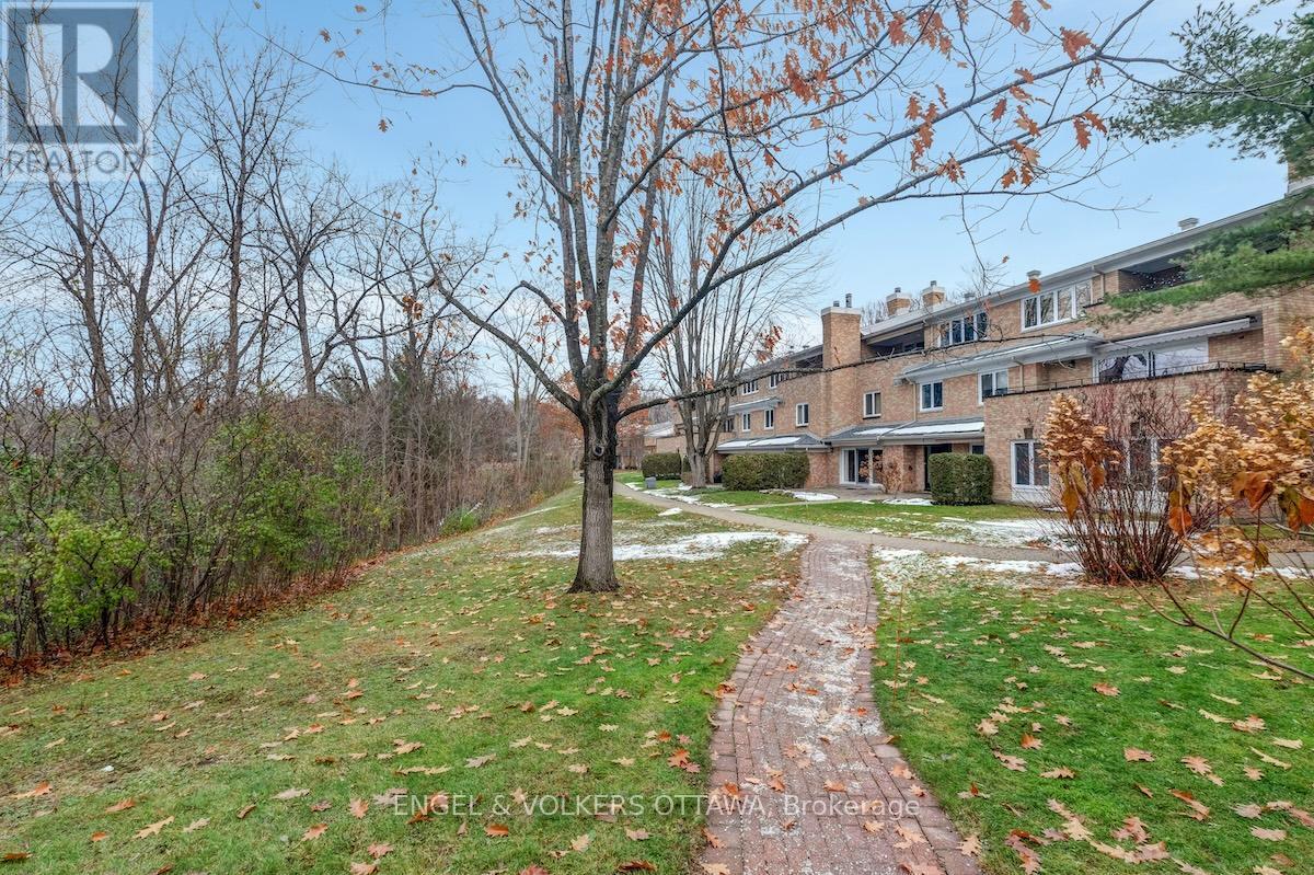 25 Bittern Court, Ottawa, ON - Outdoor