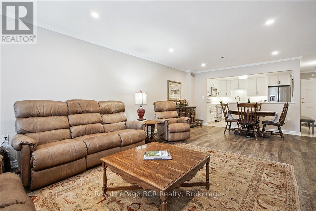 206 - 2555 3Rd Avenue W, Owen Sound, ON - Indoor Photo Showing Living Room