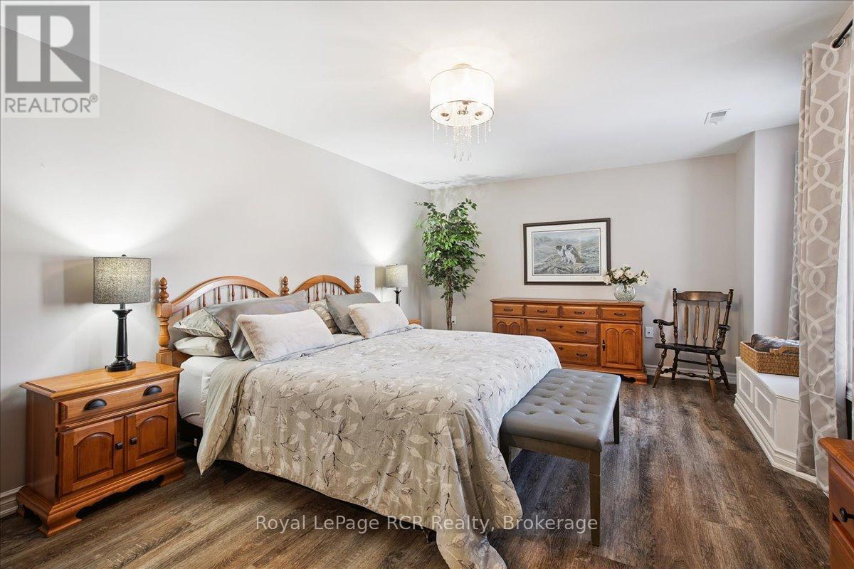 206 - 2555 3Rd Avenue W, Owen Sound, ON - Indoor Photo Showing Bedroom