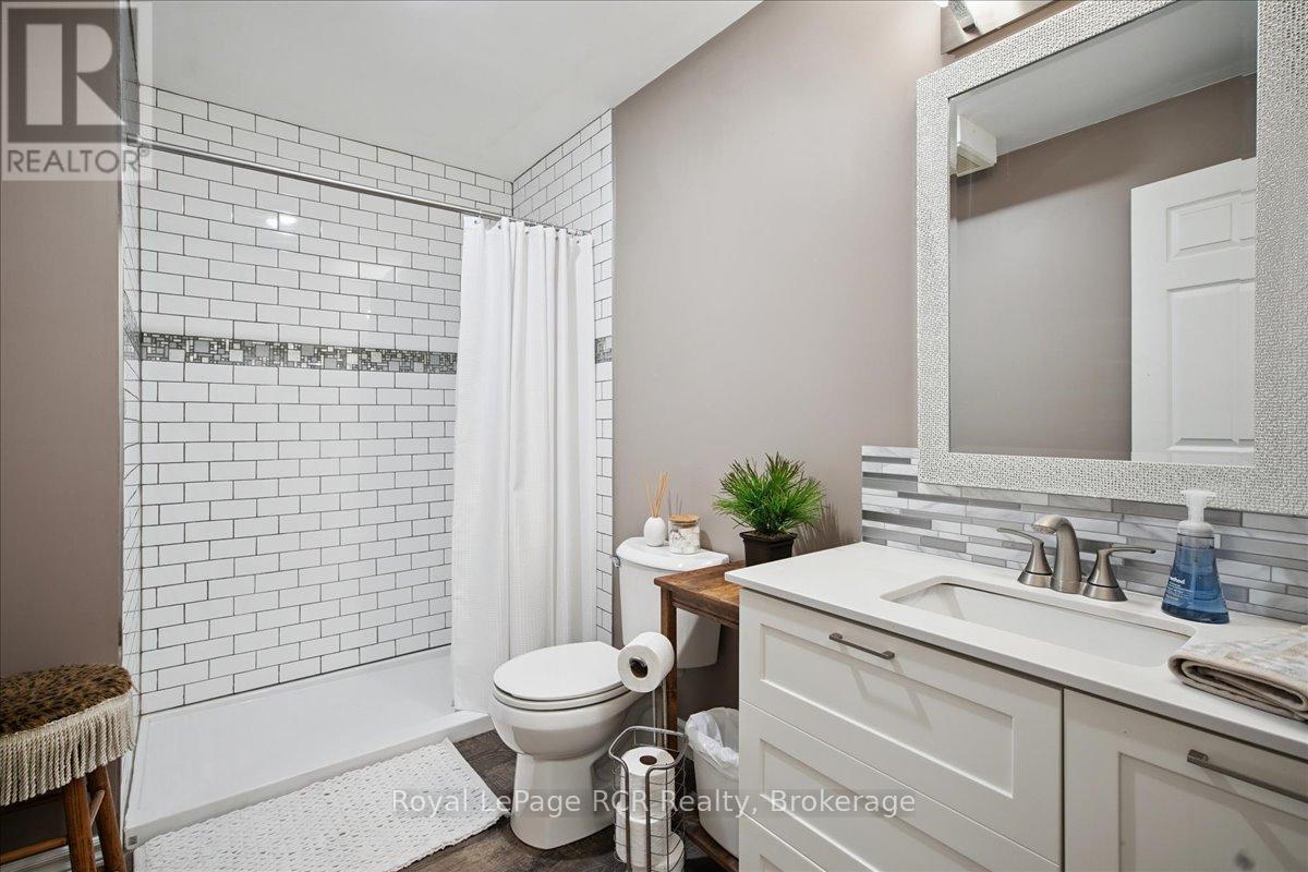 206 - 2555 3Rd Avenue W, Owen Sound, ON - Indoor Photo Showing Bathroom