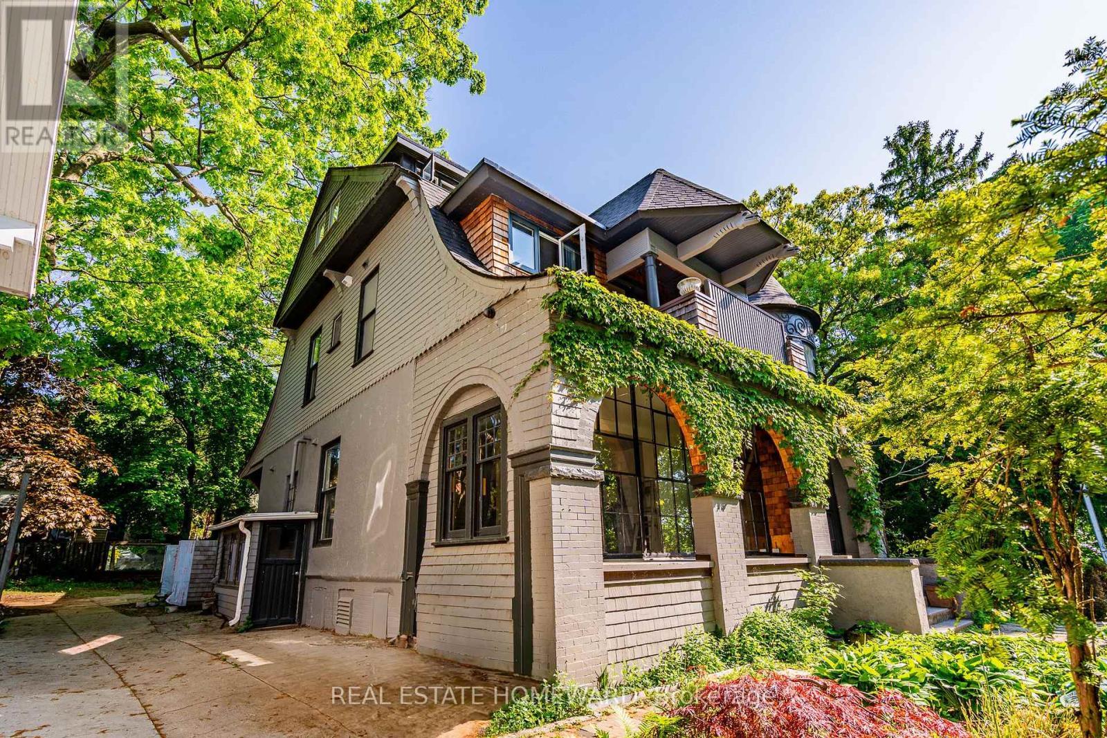 3025 Queen Street E, Toronto, ON - Outdoor