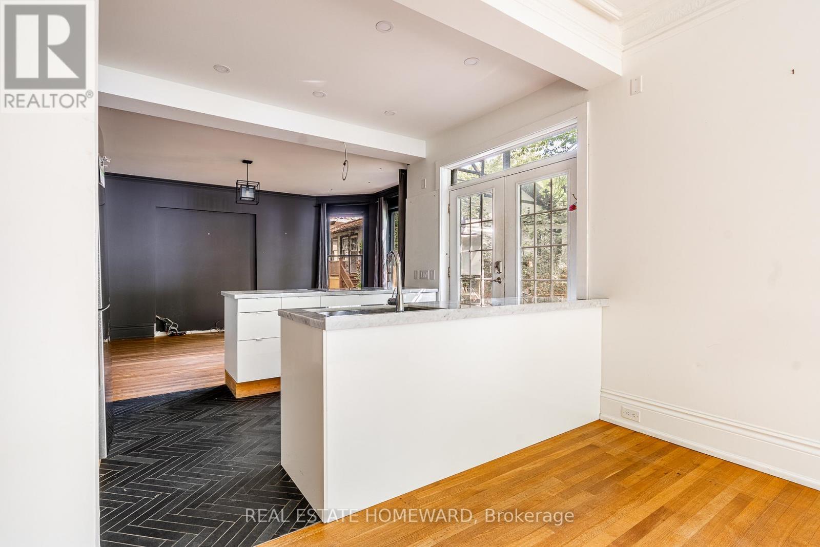 3025 Queen Street E, Toronto, ON - Indoor