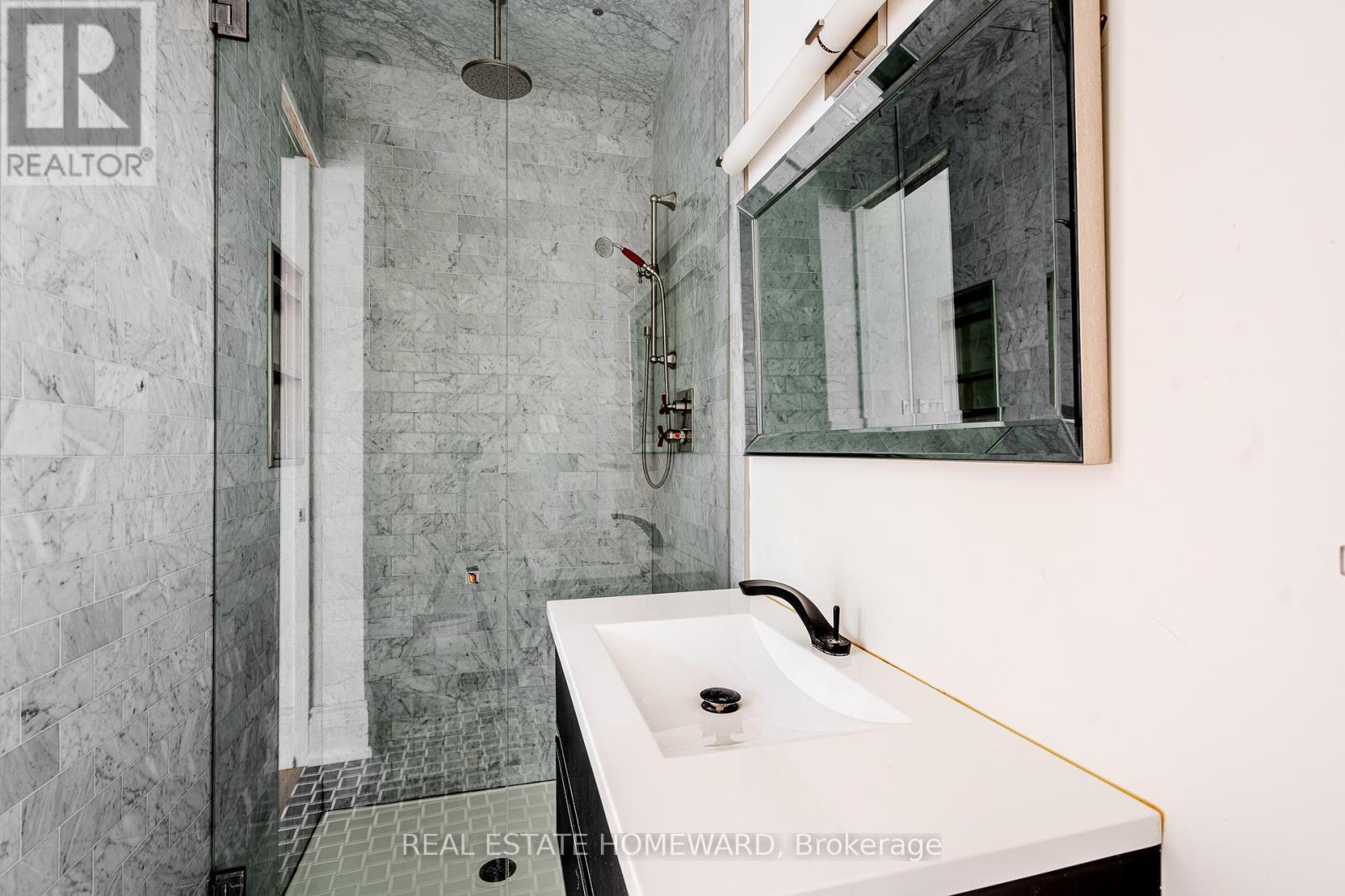3025 Queen Street E, Toronto, ON - Indoor Photo Showing Bathroom
