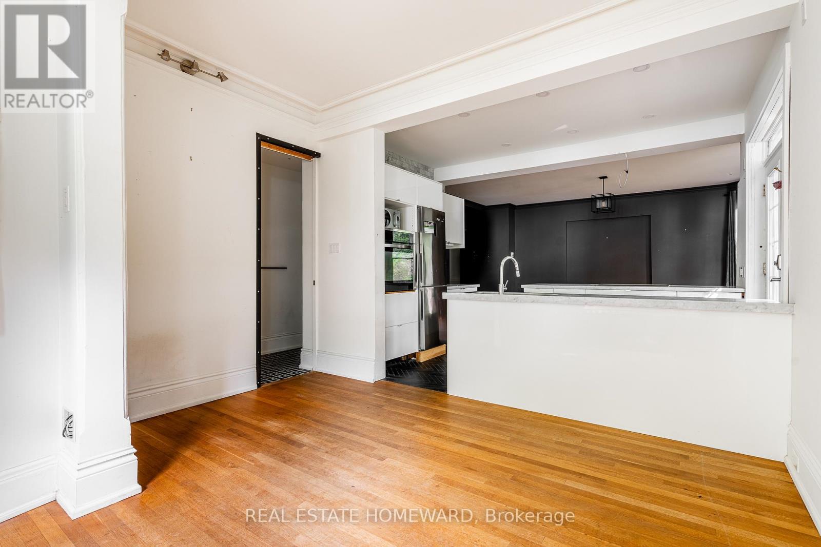 3025 Queen Street E, Toronto, ON - Indoor Photo Showing Kitchen