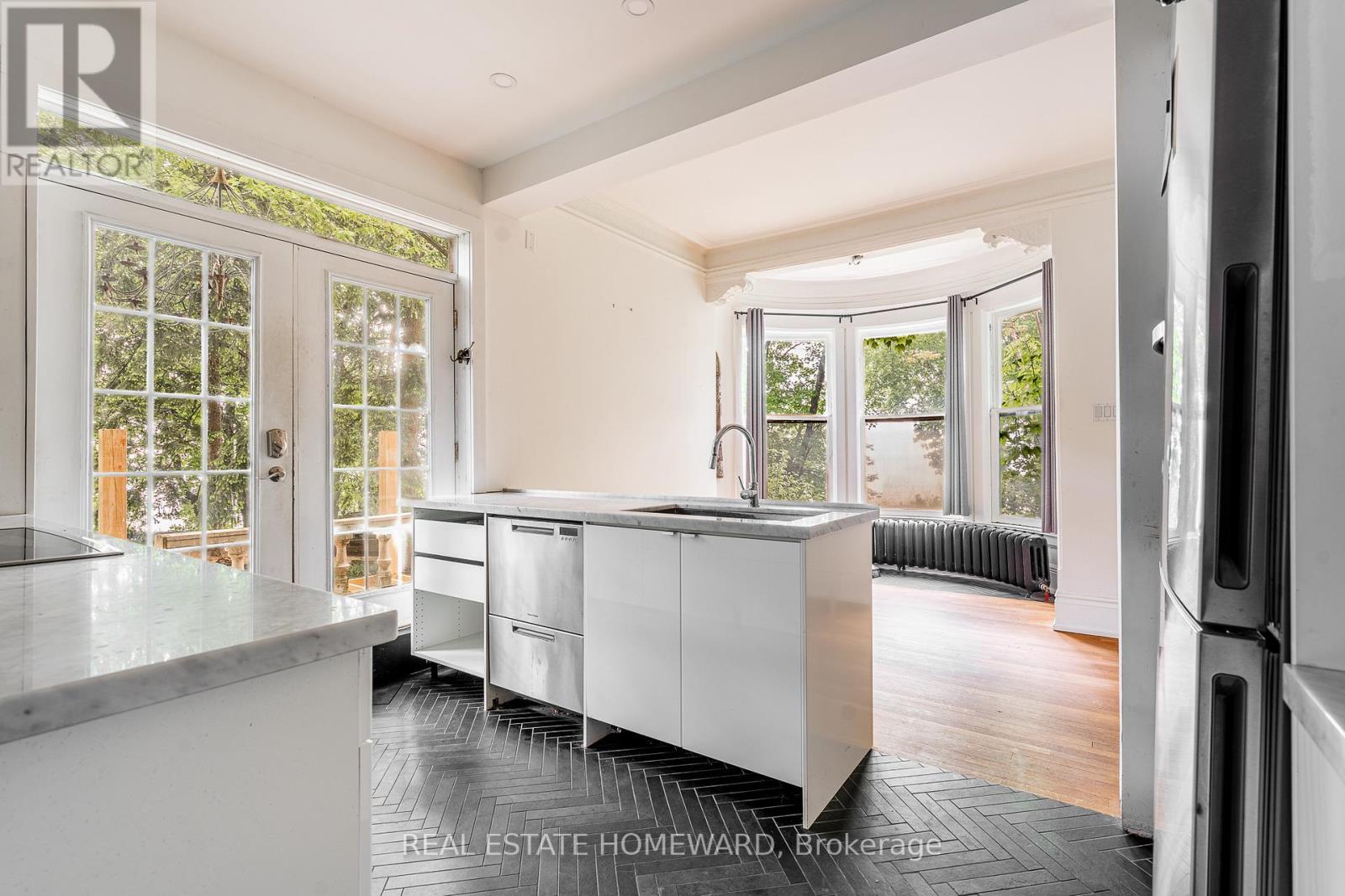 3025 Queen Street E, Toronto, ON - Indoor Photo Showing Kitchen