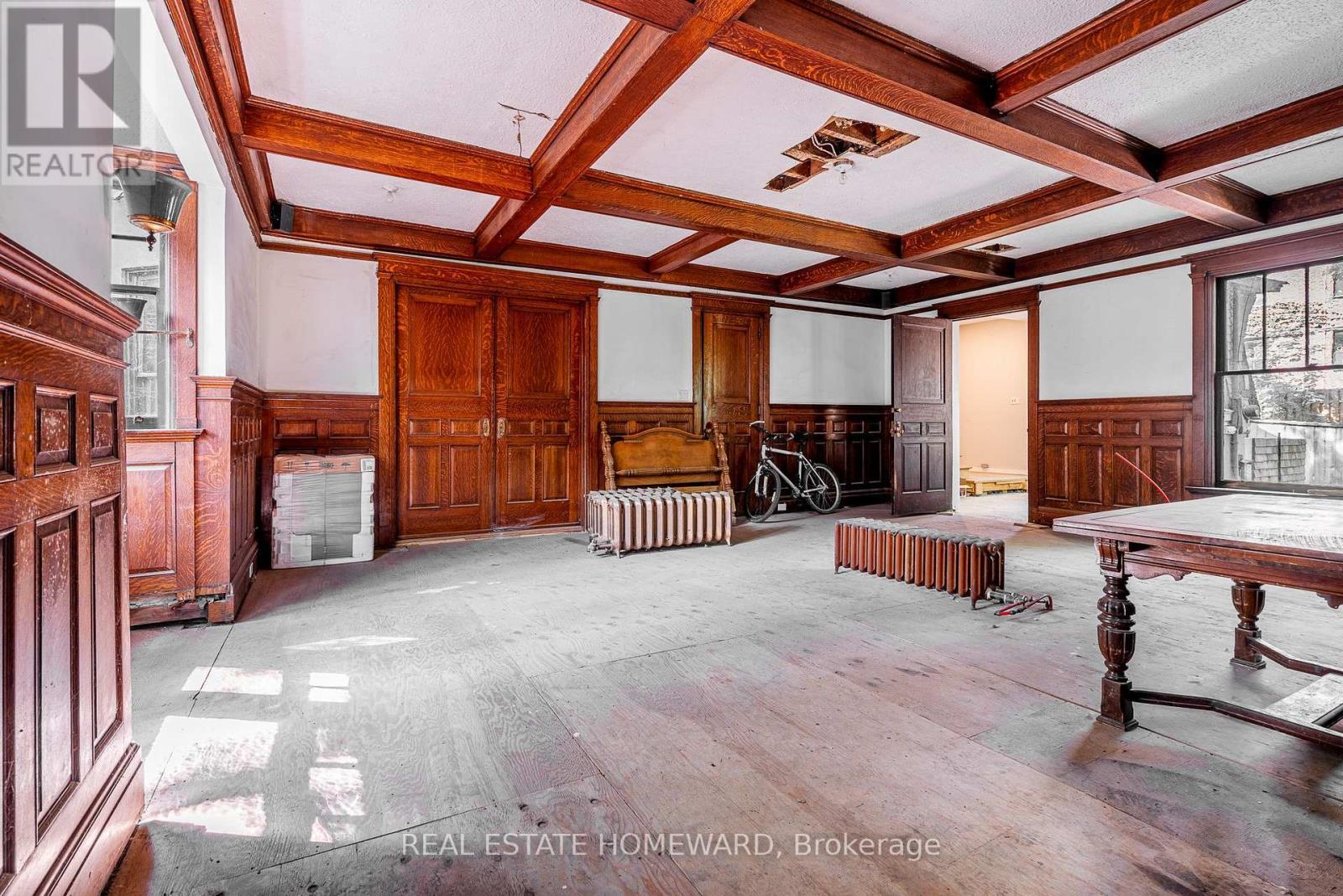 3025 Queen Street E, Toronto, ON - Indoor Photo Showing Other Room