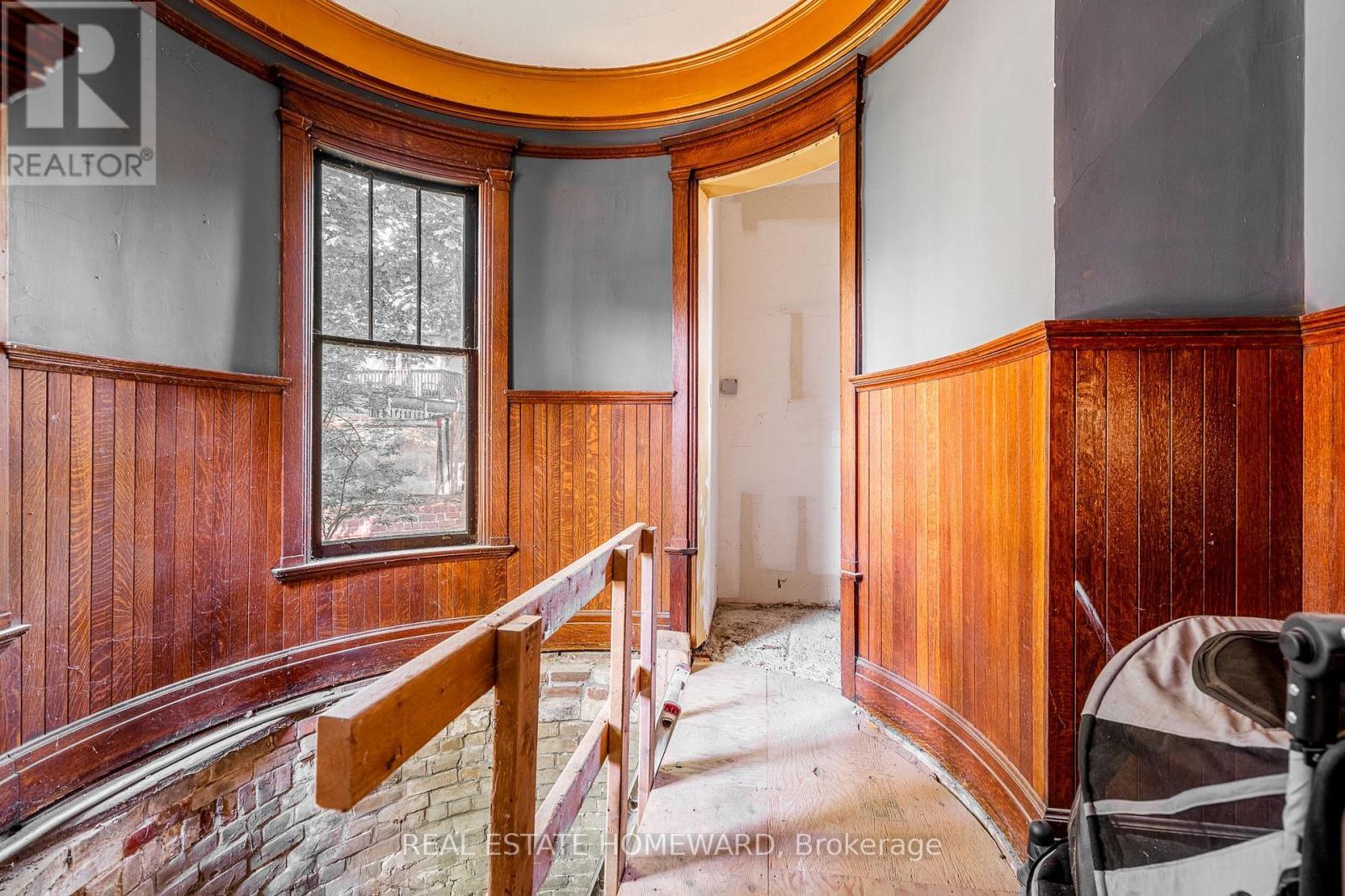 3025 Queen Street E, Toronto, ON - Indoor Photo Showing Other Room