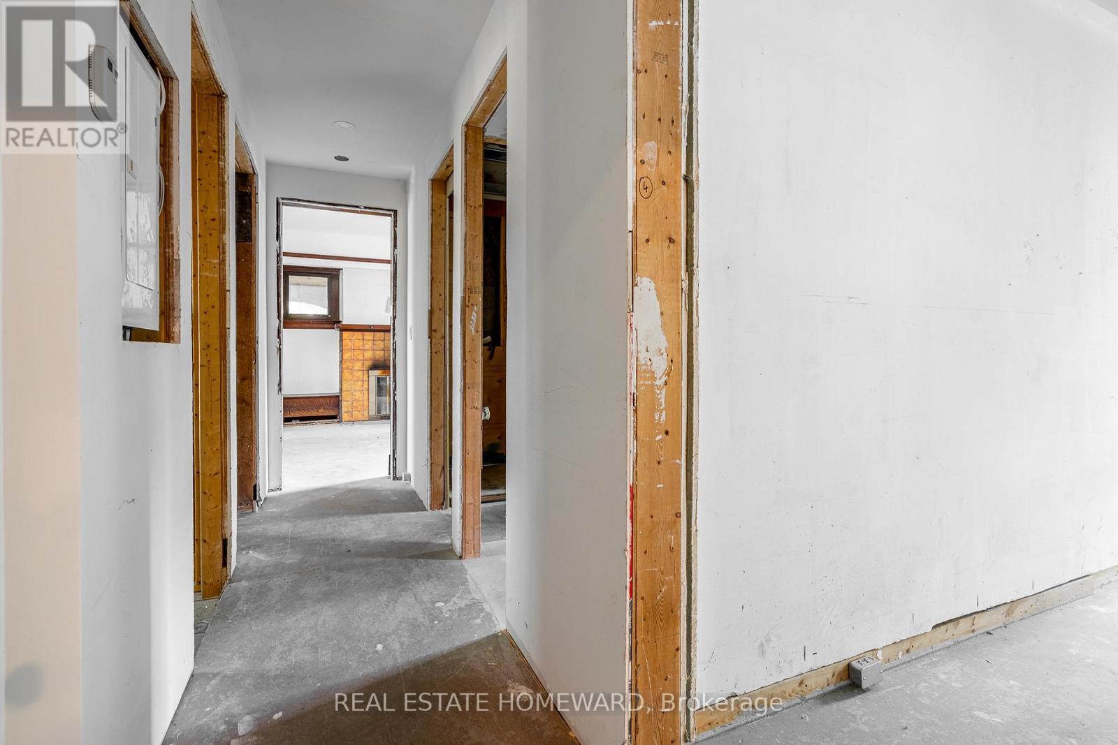 3025 Queen Street E, Toronto, ON - Indoor Photo Showing Other Room