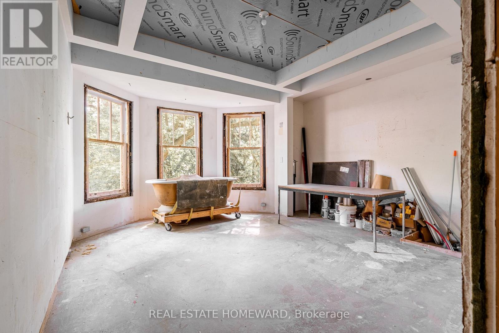 3025 Queen Street E, Toronto, ON - Indoor Photo Showing Other Room