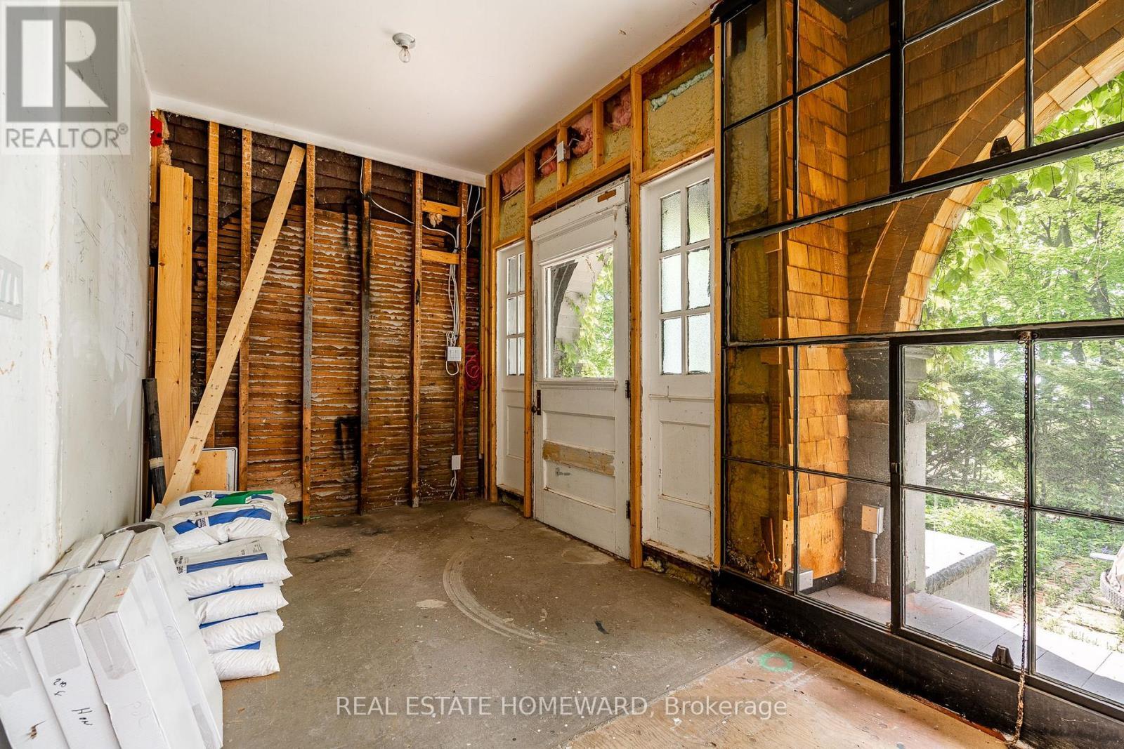 3025 Queen Street E, Toronto, ON - Indoor Photo Showing Other Room