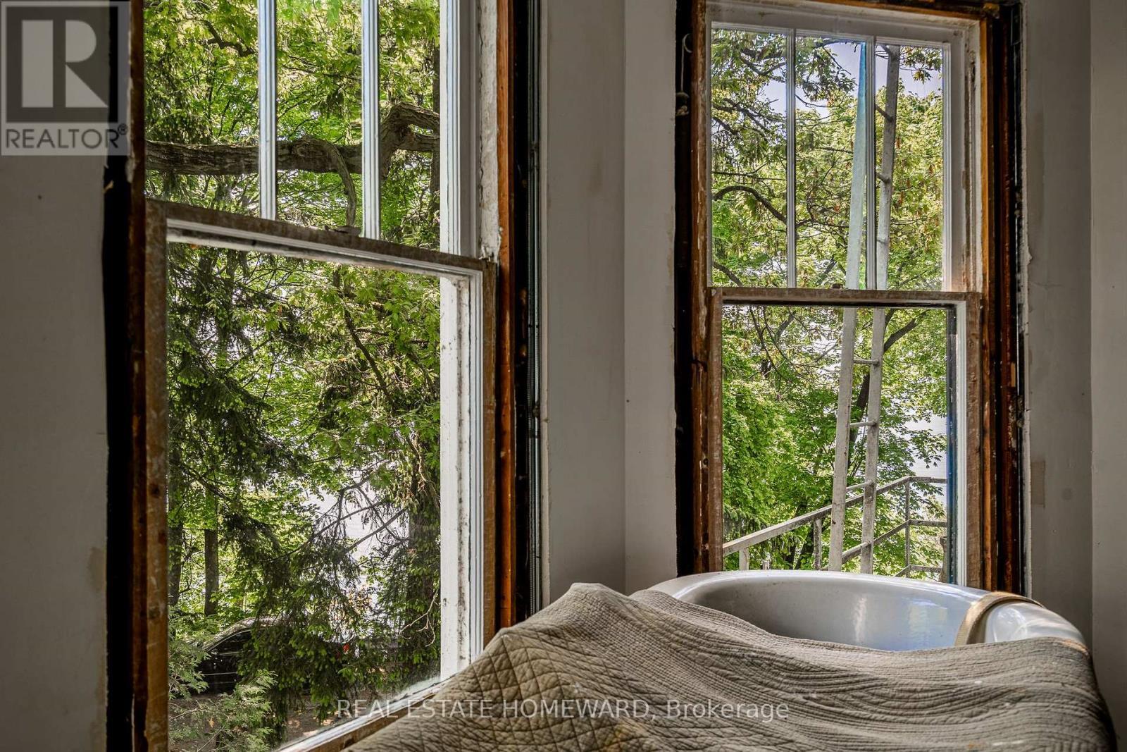 3025 Queen Street E, Toronto, ON - Indoor Photo Showing Other Room