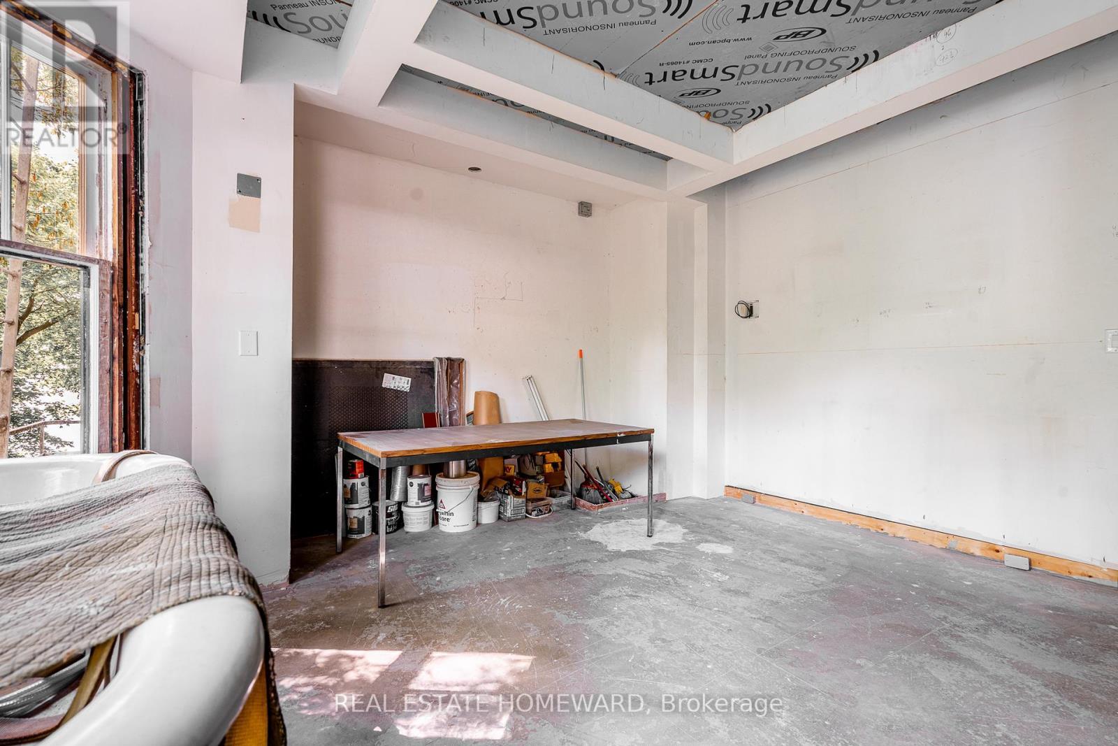 3025 Queen Street E, Toronto, ON - Indoor Photo Showing Other Room