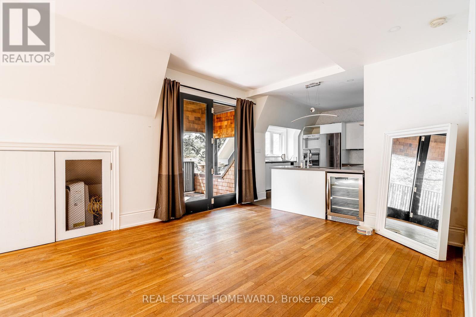 3025 Queen Street E, Toronto, ON - Indoor