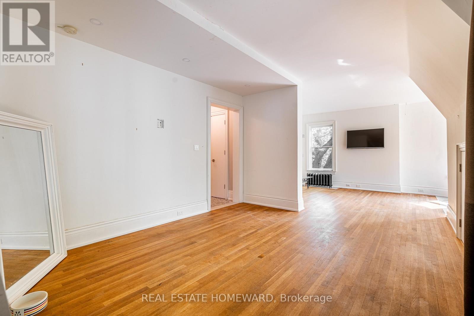 3025 Queen Street E, Toronto, ON - Indoor