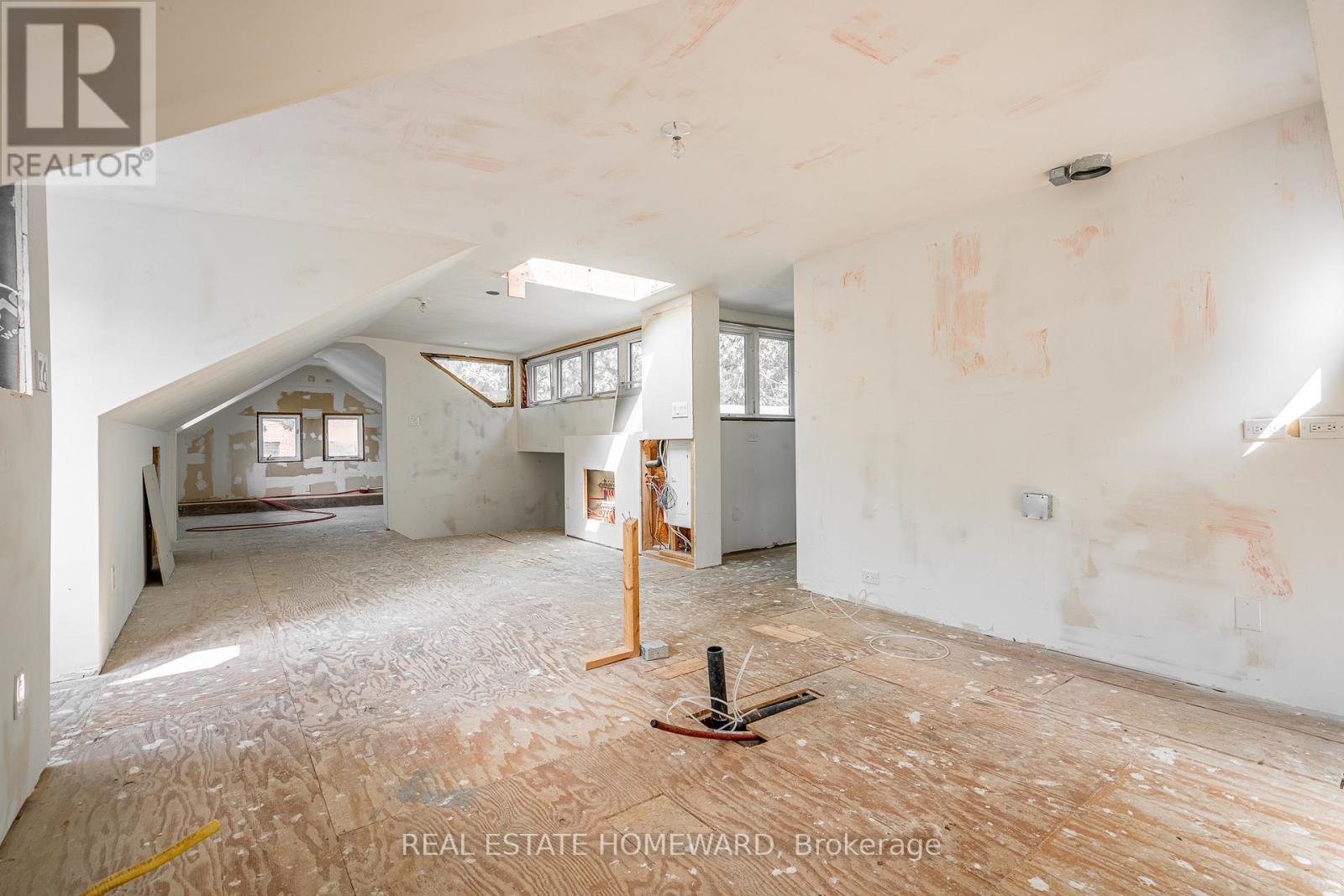 3025 Queen Street E, Toronto, ON - Indoor Photo Showing Other Room