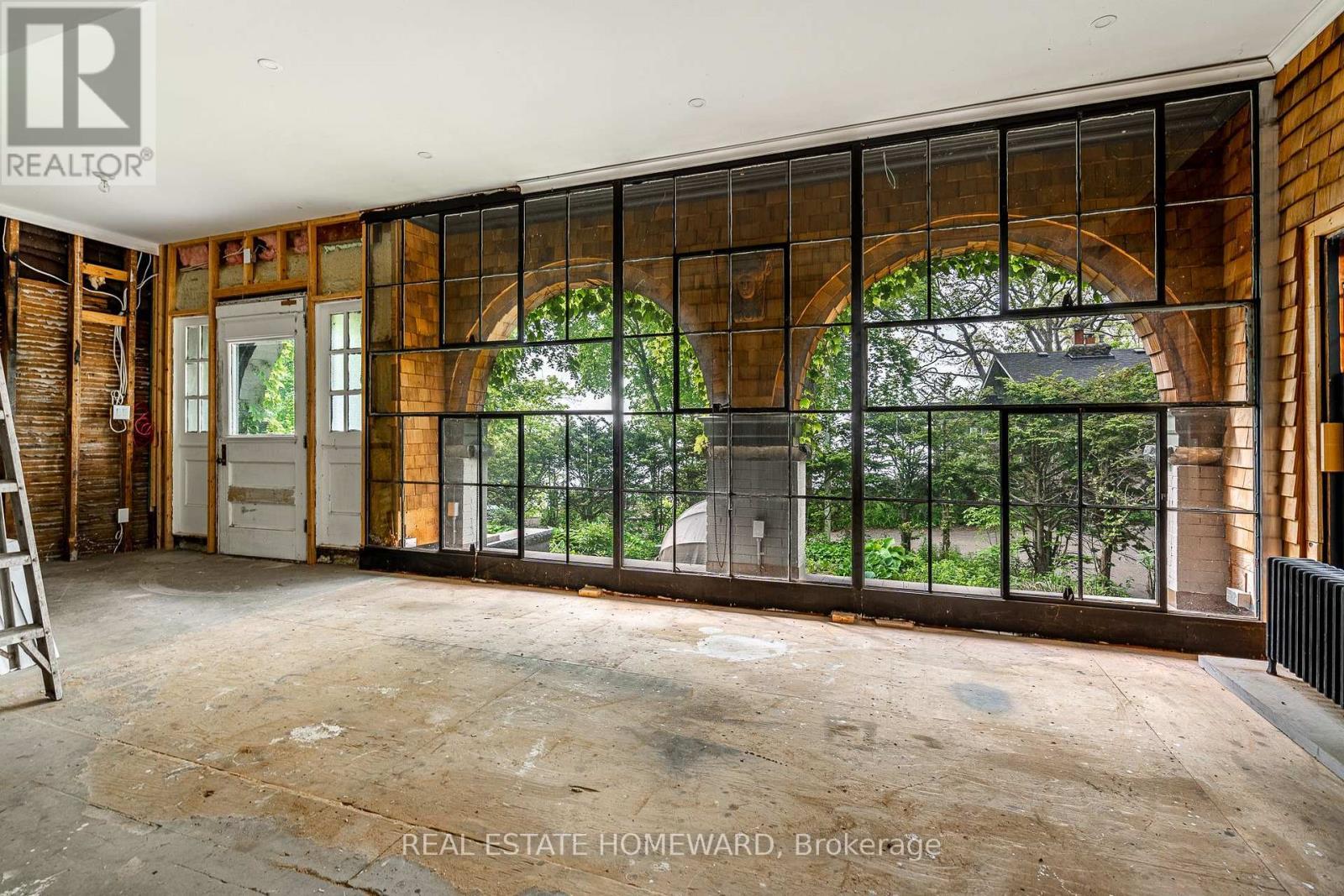 3025 Queen Street E, Toronto, ON - Indoor Photo Showing Other Room