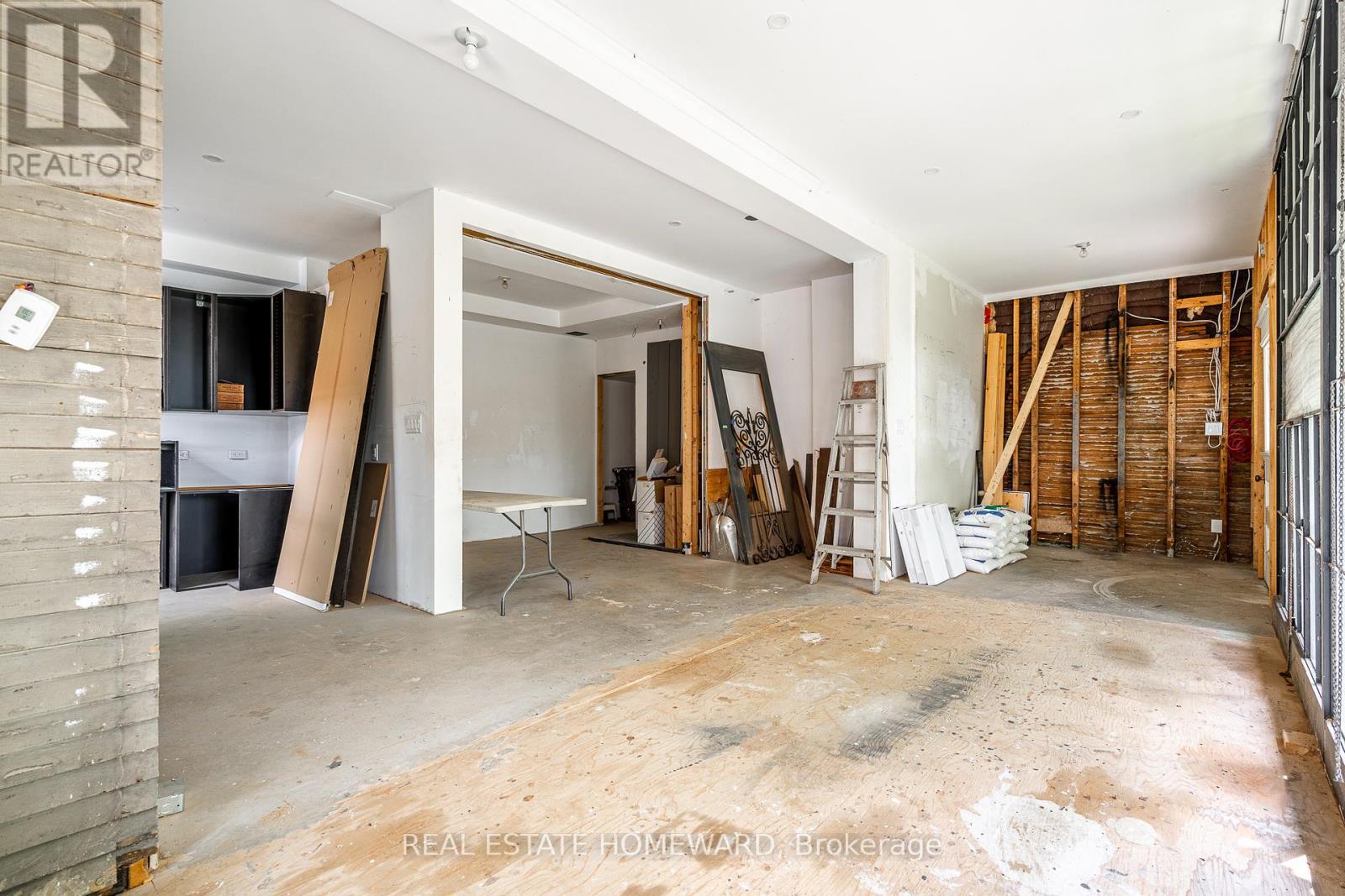 3025 Queen Street E, Toronto, ON - Indoor