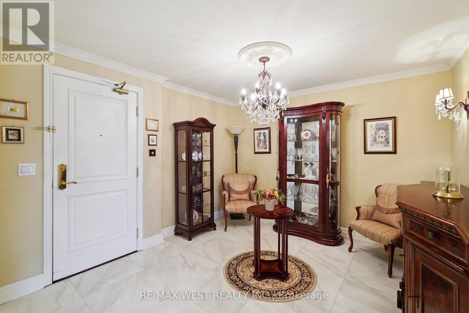 407 - 9235 Jane Street, Vaughan, ON - Indoor Photo Showing Other Room