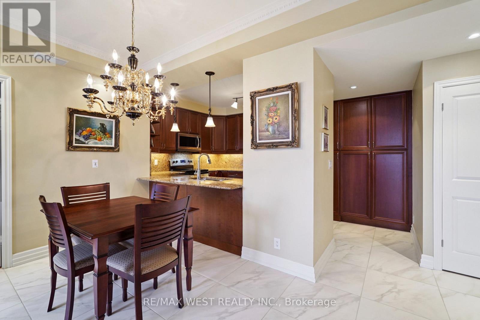 407 - 9235 Jane Street, Vaughan, ON - Indoor Photo Showing Dining Room