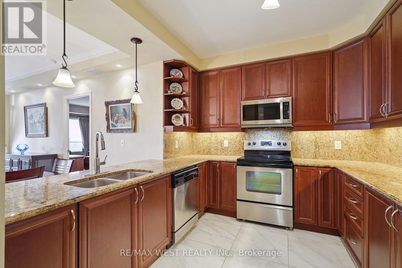 407 - 9235 Jane Street, Vaughan, ON - Indoor Photo Showing Kitchen With Stainless Steel Kitchen With Double Sink