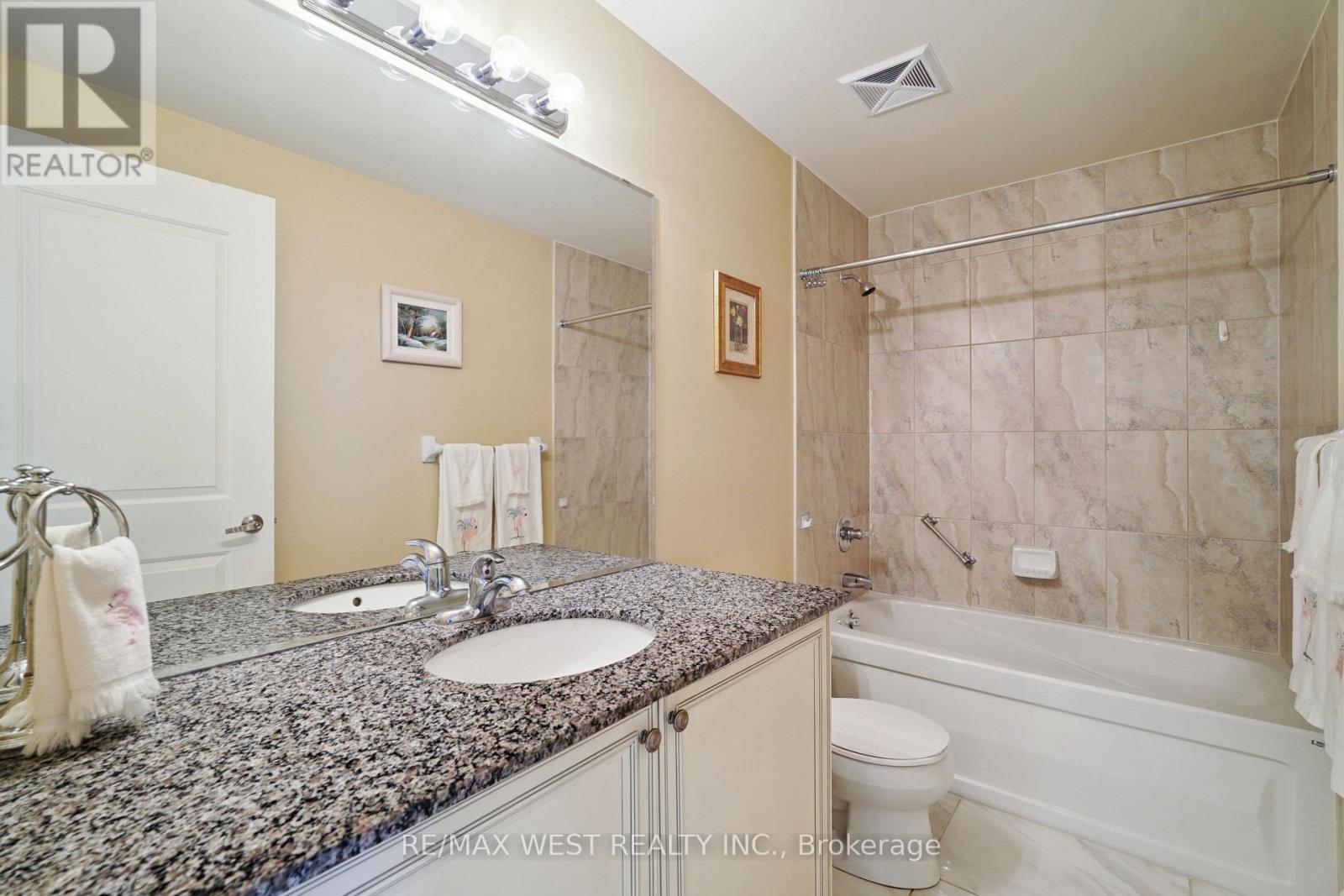 407 - 9235 Jane Street, Vaughan, ON - Indoor Photo Showing Bathroom
