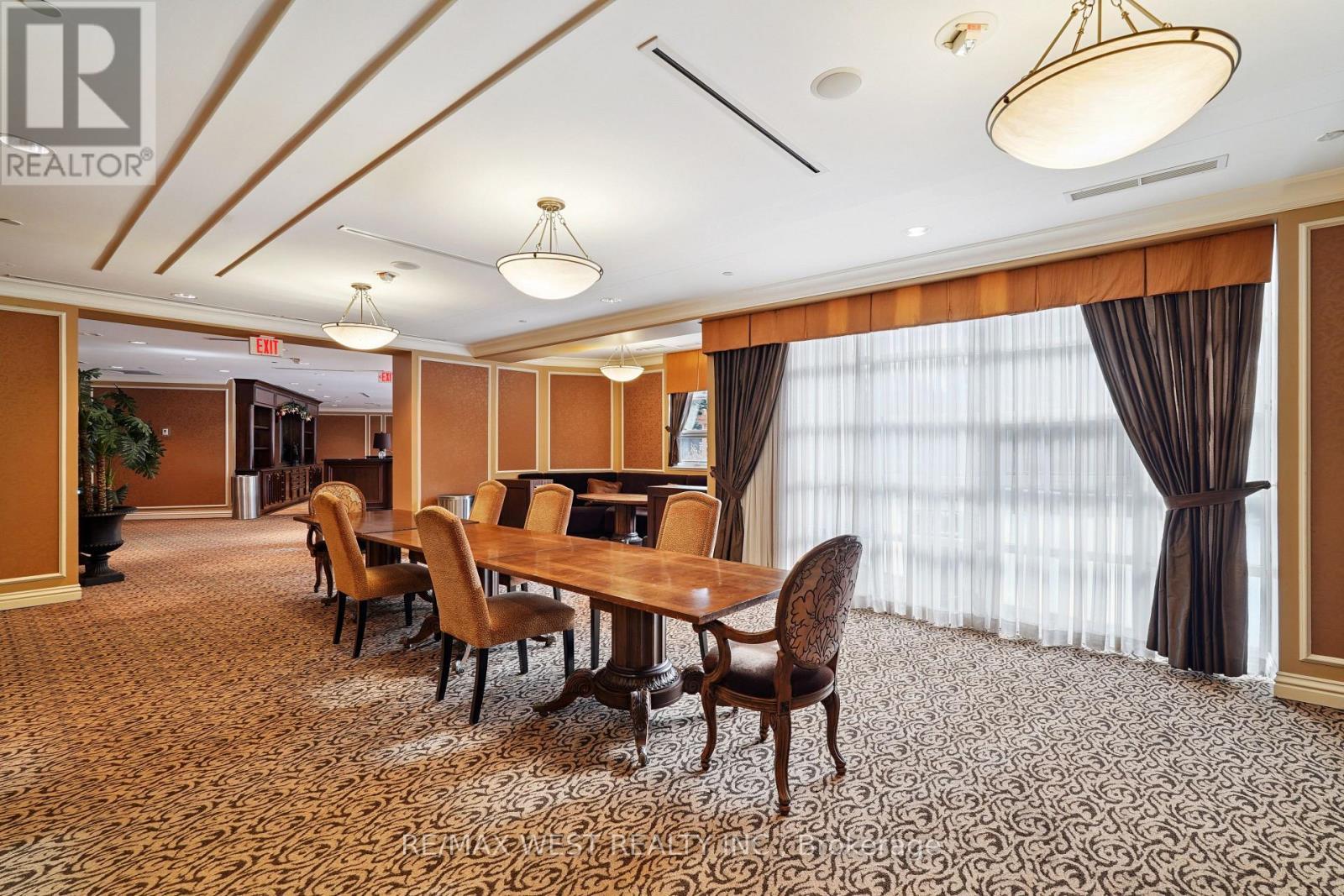 407 - 9235 Jane Street, Vaughan, ON - Indoor