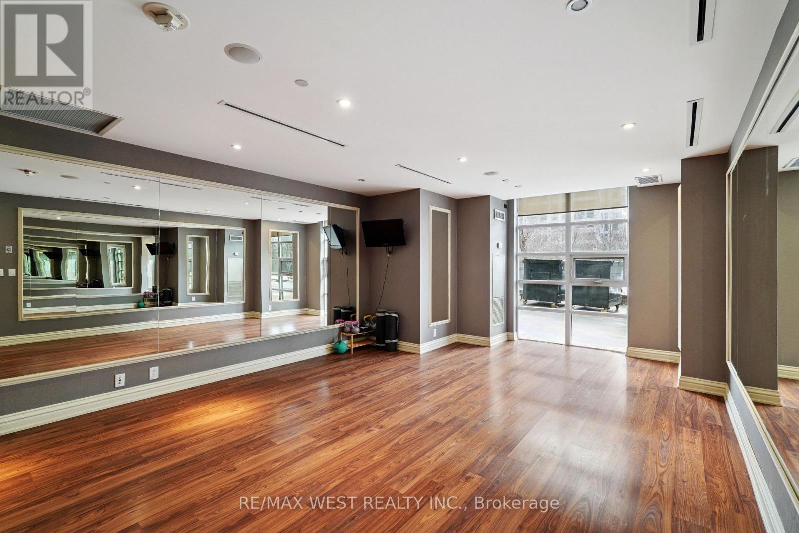 407 - 9235 Jane Street, Vaughan, ON - Indoor Photo Showing Other Room