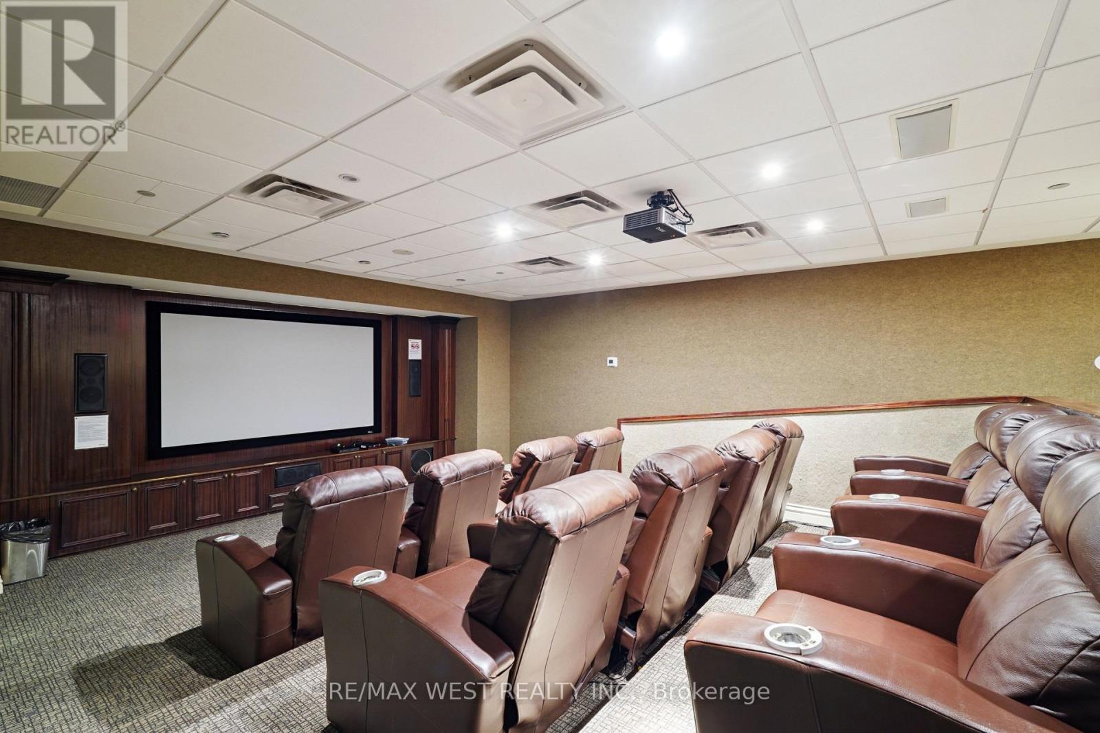 407 - 9235 Jane Street, Vaughan, ON - Indoor Photo Showing Other Room