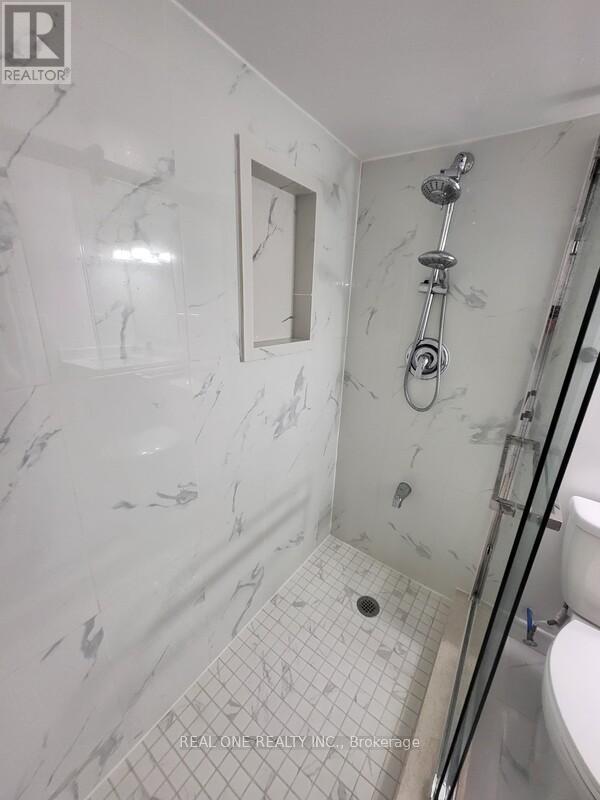 1 - 124 Malvern Avenue, Toronto, ON - Indoor Photo Showing Bathroom