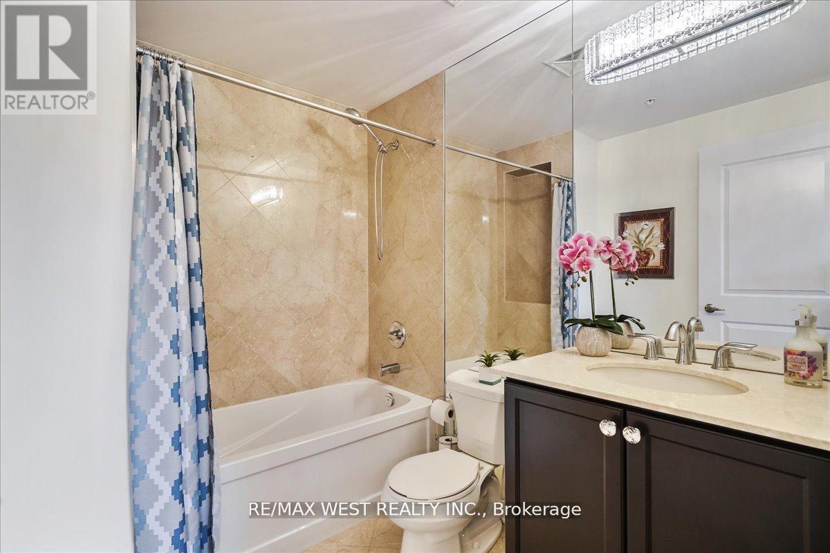 405 - 9255 Jane Street, Vaughan, ON - Indoor Photo Showing Bathroom