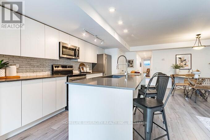 104 - 3058 Sixth Line, Oakville, ON - Indoor Photo Showing Kitchen With Upgraded Kitchen
