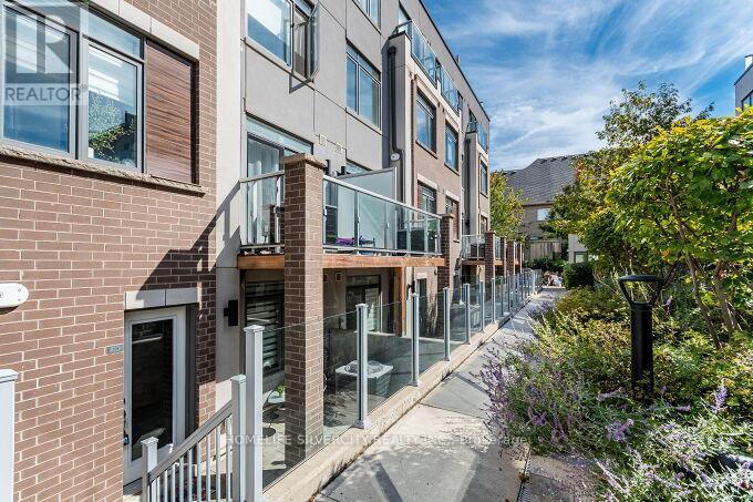 104 - 3058 Sixth Line, Oakville, ON - Outdoor