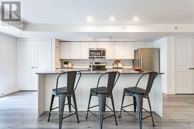 104 - 3058 Sixth Line, Oakville, ON - Indoor Photo Showing Kitchen With Stainless Steel Kitchen