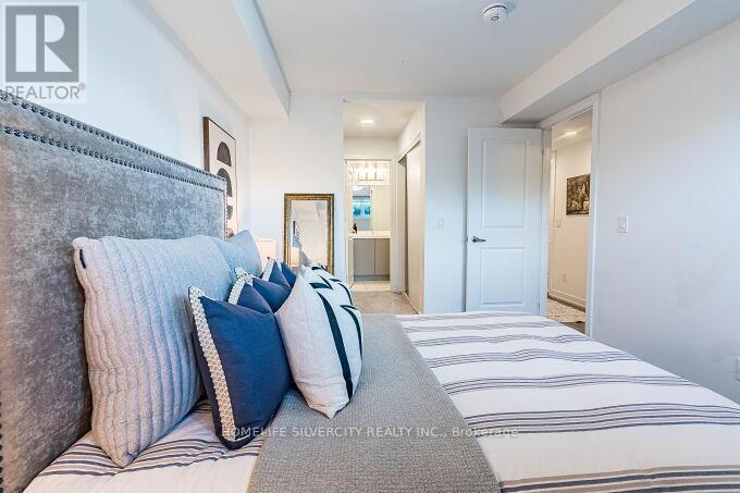 104 - 3058 Sixth Line, Oakville, ON - Indoor Photo Showing Bedroom